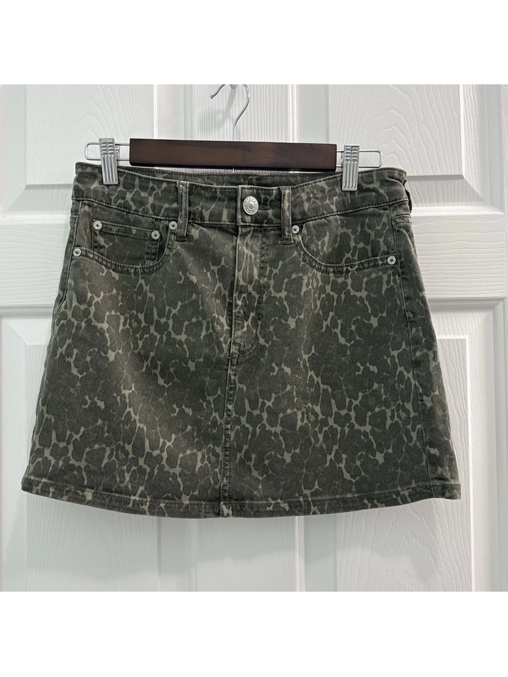American Eagle Outfitters Women's Size 6 Green Leopard Print Hi-Rise Mini Skirt
